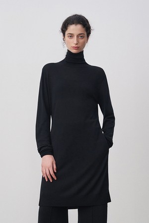 테시아 롱 슬릿 풀오버 블랙