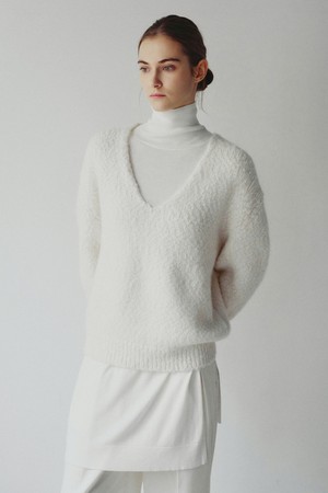 벨리안 유넥 알파카 풀오버 화이트