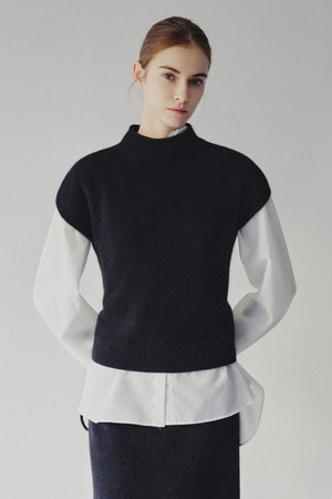 아일라 라쿤 캡 슬리브 니트 블랙