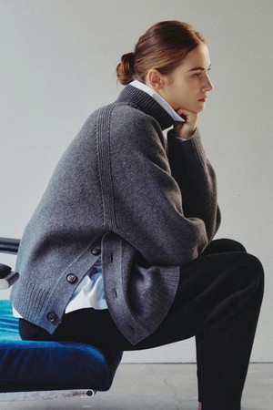 메이브 메리노울 하이넥 버튼 니트 그레이