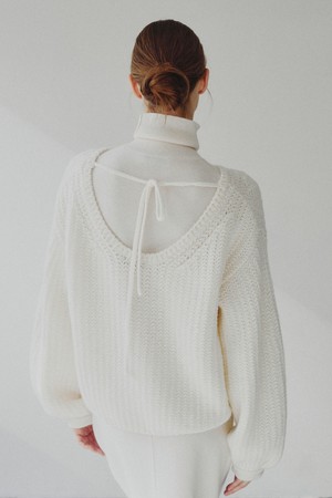 끌로드 메리노울 타이 백 스웨터 아이보리