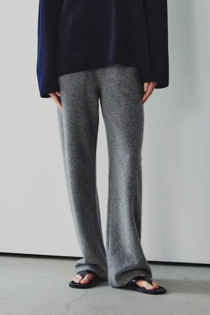 샌디 라쿤 스트레이트 팬츠 차콜