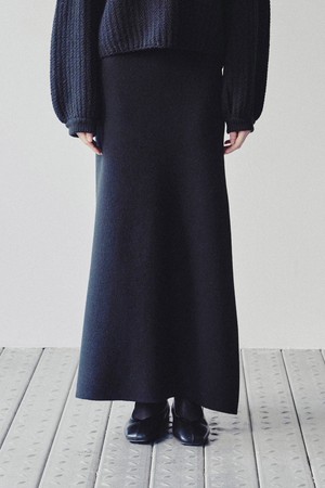 플레인 메리노울 플레어 스커트 블랙
