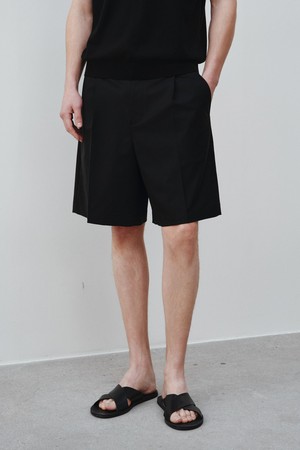 페리 원턱 썸머 울 쇼츠 블랙