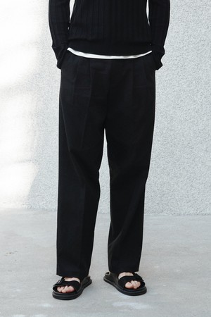 오웬 린넨 투턱 밴딩 트라우저 블랙