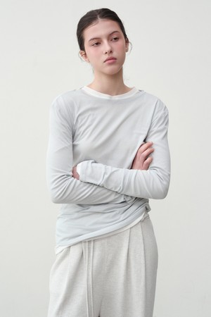 베리 핑거홀 롱 슬리브 탑 아이스블루