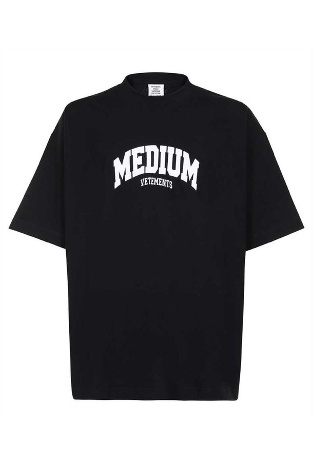 VETEMENTS - 반팔티셔츠 - 베트멍 남성 티셔츠 Vetements UE63TR820B MEDIUM T shirt   Black NB24