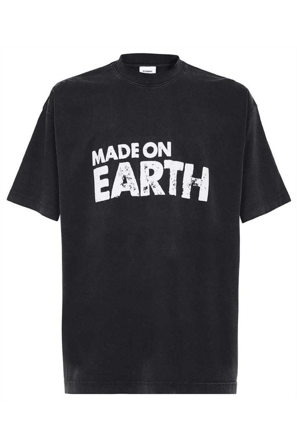 VETEMENTS - 반팔티셔츠 - 베트멍 남성 티셔츠 Vetements UE63TR690B MADE ON EARTH T shirt   Black NB24