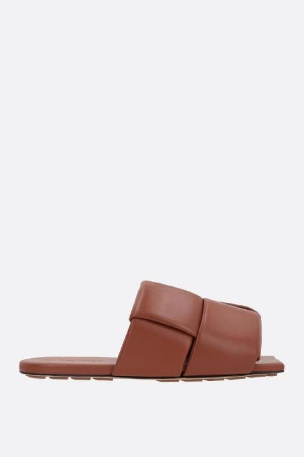 Bottega Veneta - 샌들 - 보테가 베네타 여성 샌들 Patch slide sandals in padded Maxi Intrecciato nappa NB26