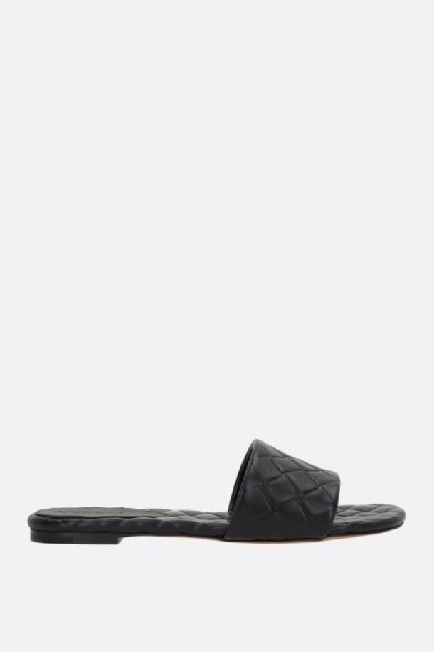 Bottega Veneta - 샌들 - 보테가 베네타 여성 샌들 Amy embossed leather slide sandals NB26