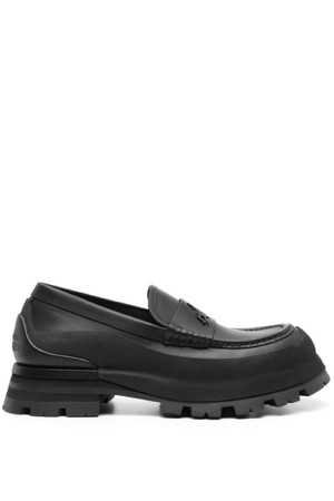 알렉산더 맥퀸 남성 로퍼 SEAL LOGO LEATHER LOAFERS NB30