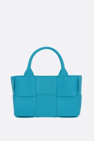 보테가 베네타 여성 토트백 Arco micro tote bag in Maxi Intrecciato nappa NB26