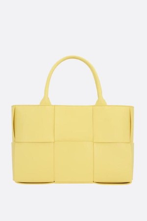 보테가 베네타 여성 토트백 Arco small tote bag in Maxi Intrecciato nappa NB26