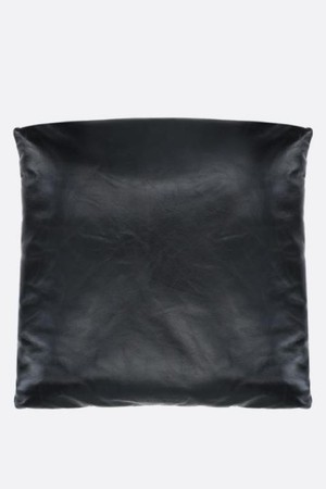 보테가 베네타 여성 클러치백 Pillow padded nappa clutch NB26