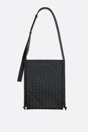 보테가 베네타 남성 메신저백 Flat Loop medium crossbody bag in Intrecciato VN NB26