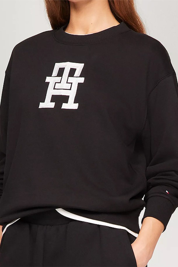 TOMMY HILFIGER - 스웻셔츠 - 타미힐피거 여성 쉬머 TH 로고 스웨트셔츠 Black