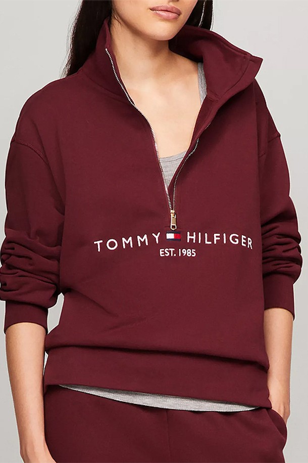 TOMMY HILFIGER - 스웻셔츠 - 타미힐피거 여성 로고 하프집 스웨트셔츠 Deep Rouge