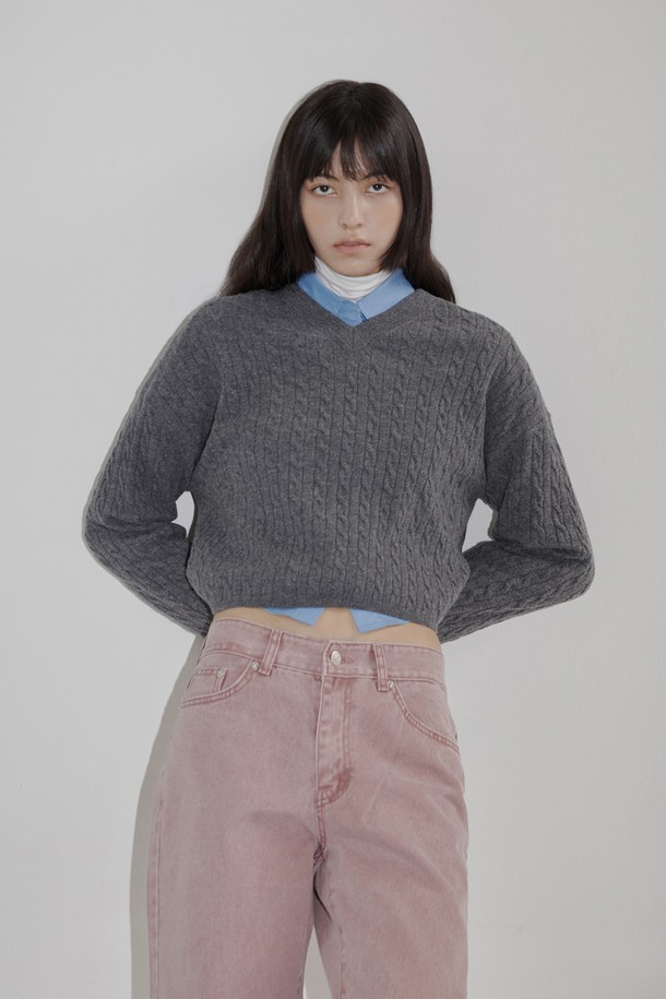 pelote - 스웨터 - Cable V-Neck Wool Semicrop Knit