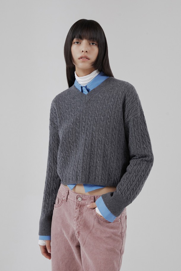 pelote - 스웨터 - Cable V-Neck Wool Semicrop Knit