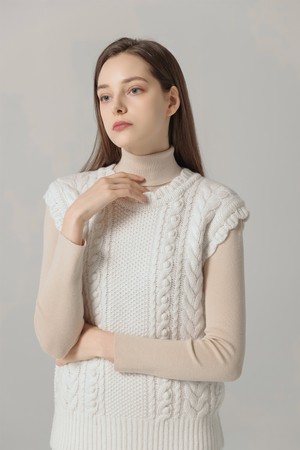 Frill Twist Round Neck Wool Knit Vest