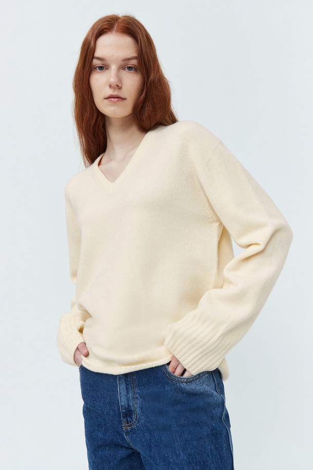 pelote - 스웨터 - Whole Garment V-neck Wool Knit