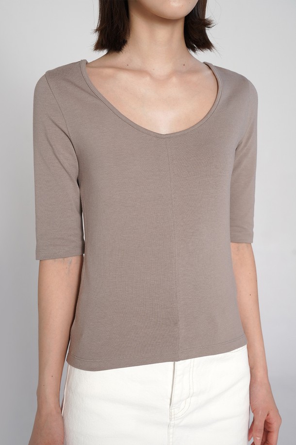 pelote - 반소매 티셔츠 - Deep U-neck jersey top (Sepia)
