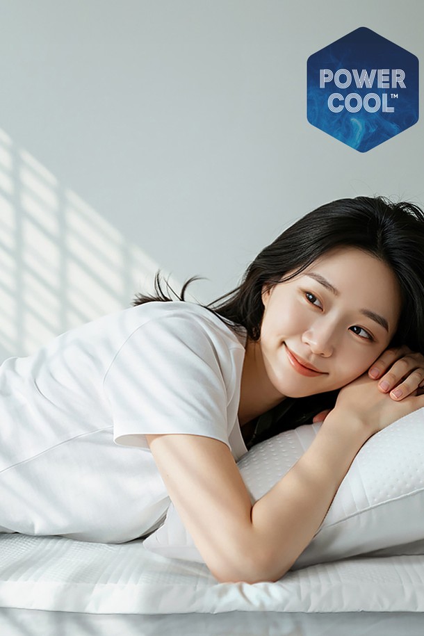 [인터네스트] 시원한 쿨 웨이비 여름 냉감패드(SS)는 3중직 구조와 웨이비, 스트라이프 패턴의 화이트 색상으로 시원함을 더해줍니다. 폴리에스터, 폴리 소재로 제작되어 즉각적인 냉감 효과와 균일한 냉감을 선사하며, 3중 일체형 구조로 내구성을 높이고 미끄럼 방지 기능, 세탁 후 형태 변형 최소화, 들뜸 방지 기능까지 갖춰 열대야와 수면 장애로 고생하는 분들께 쾌적한 수면 환경을 제공합니다. SS, Q, K 사이즈로 출시되어 다양한 침대에 맞게 선택할 수 있습니다.
