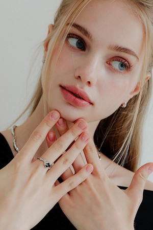 블랙 하트 큐빅 볼드 링 AR010