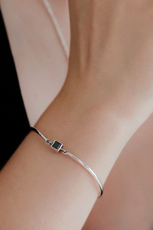 오닉스 큐브 실버 뱅글 팔찌 B01012