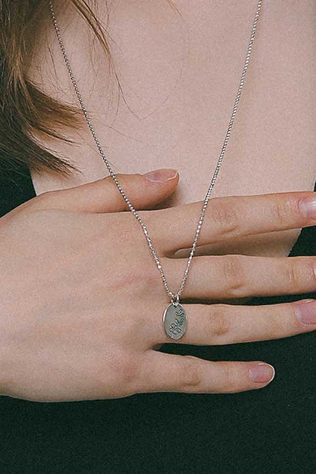 제이로렌] 실버 플라워 코인 펜던트 롱 목걸이