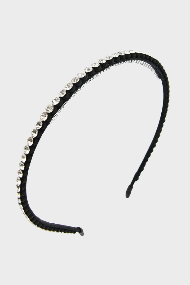세련된 큐빅 장식이 돋보이는 여성용 헤어밴드 H01373입니다. 슬림한 라인과 광택감이 돋보이며, 큐빅과 비즈 디테일이 엘레강스한 무드를 연출합니다. 데일리룩에 포인트를 더해줄 아이템으로, 사계절 내내 활용하기 좋습니다.
