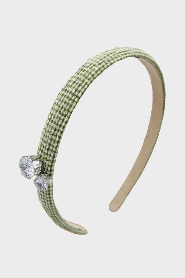 키치 컬러 체크 헤어밴드 H01422는 블랙과 화이트 컬러의 체크 패턴이 돋보이는 여성용 헤어밴드입니다. 사계절 내내 착용 가능한 이 헤어밴드는 일상에서 개성 넘치는 키치 스타일을 연출하기에 좋습니다. 컬러풀한 디자인으로 포인트를 더하여 헤어스타일에 생기를 불어넣어 보세요.
