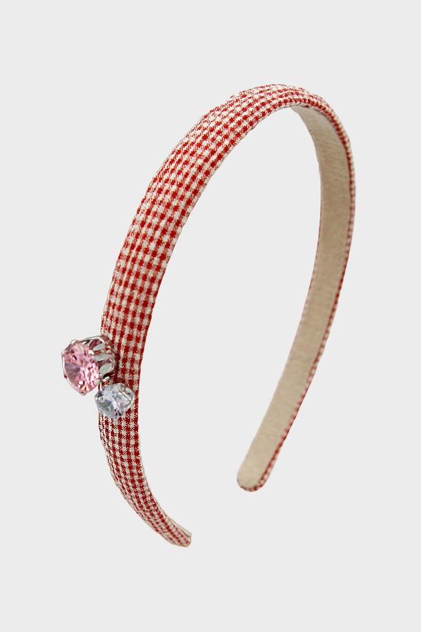 키치 컬러 체크 헤어밴드 H01422는 블랙과 화이트 컬러의 체크 패턴으로 포인트를 준 여성 헤어밴드입니다. 1.3cm 폭의 헤어밴드는 실버, 티타늄, 서지컬스틸 소재에 큐빅과 진주 장식으로 키치한 스타일을 연출합니다. 하이포알러제닉 도금 처리되었으나, 외부 충격 및 향수, 땀, 물, 온도 변화에 의한 변색에 유의해야 합니다.
