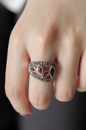 마카사이트 라인 가넷 실버 반지 Br0355