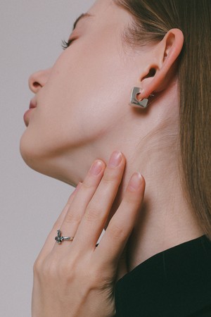 볼드 스퀘어 실버 귀걸이 M03980