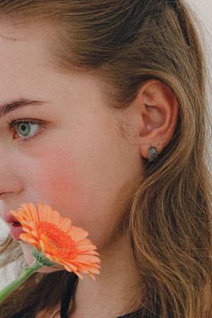 마카사이트 패턴 커브드 실버 귀걸이 M04077