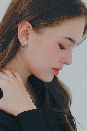 언발란스 멜팅 아이시클 실버 귀걸이 M04071