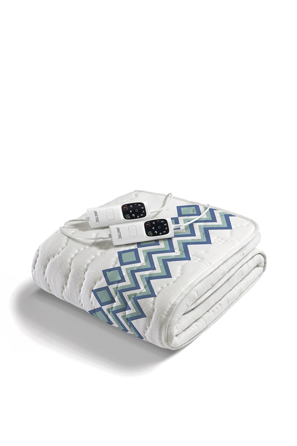 이메텍 이탈리아 전기요 프리미엄 더블 2인용 IMO-668A (격자)는 순면 소재의 2인용 전기요입니다. 격자 무늬 디자인으로, 침실, 거실, 캠핑 등 다양한 공간에서 활용 가능합니다. 6단계 온도 조절, 좌우 분리 난방, 타이머, 미끄럼 방지 기능으로 안전하고 편리하게 사용할 수 있습니다. 5중 구조 열선과 두한족열 디자인으로 따뜻함을 더하며, 공기 순환용 에어홀과 LED 자동 밝기 조절 기능도 갖췄습니다. 오코텍스 스탠다드 100 인증을 받아 안심하고 사용할 수 있으며, 2x150W 전력 소비, 220-240V 전압으로 작동합니다.
