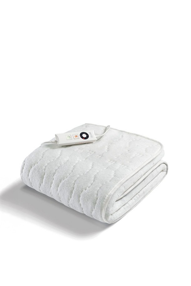 이메텍 이탈리아 전기요 프리미엄 싱글 1인용 IMI-003 (무지)는 부드러운 소프트맥시 소재의 화이트 색상 무지 디자인으로, 침실 및 캠핑에서 활용하기 좋습니다. 5단계 온도 조절, 12시간 타이머, 5중 구조 특수 열선, 전자파 차단 기능을 갖춰 안전하고 쾌적한 사용 환경을 제공합니다. 얇은 두께와 통기성, 에어홀 설계로 편안한 잠자리를 선사하며, EESS 안전 시스템, EMF 인증, 오코텍스 인증을 획득하여 안심하고 사용할 수 있습니다. 220-240V, 150W의 전압으로 작동하며 6시간 사용 시 약 55W의 소비전력으로 효율적입니다. 무봉제 답축 방식으로 제작되어 이동과 보관이 용이합니다.
