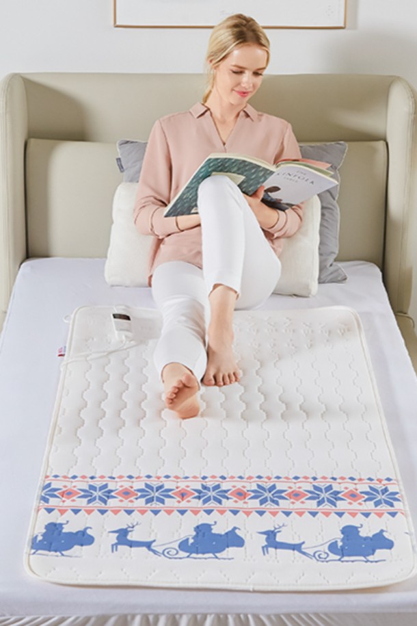 이메텍 이탈리아 전기요 프리미엄 싱글 1인용 IMO-908 (산타)는 면 소재의 싱글 사이즈 전기요입니다. 산타 프린트 무늬의 화이트, 블루 색상으로 제공되며, 6단계 온도 조절과 6-9-12시간 타이머 설정이 가능합니다. LED 디스플레이, 메모리 기능, 자가진단 시스템, 미끄럼 방지 기능을 갖췄으며 EMF 차단 및 정전기 방지 기능으로 안전성을 높였습니다. KC 인증과 OEKO-TEX STANDARD 100 인증을 받아 안심하고 사용할 수 있으며, 150W의 전력으로 작동합니다.
