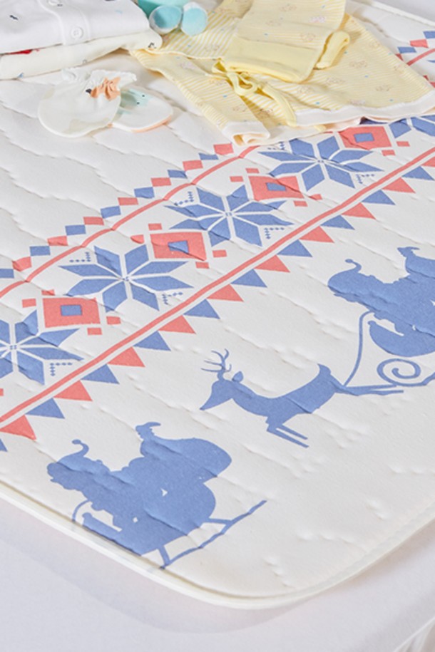 이메텍 이탈리아 전기요 프리미엄 싱글 1인용 IMO-908 (산타)는 면 소재의 싱글 사이즈 전기요입니다. 산타 프린트 무늬의 화이트, 블루 색상으로 제공되며, 6단계 온도 조절과 6-9-12시간 타이머 설정이 가능합니다. LED 디스플레이, 메모리 기능, 자가진단 시스템, 미끄럼 방지 기능을 갖췄으며 EMF 차단 및 정전기 방지 기능으로 안전성을 높였습니다. KC 인증과 OEKO-TEX STANDARD 100 인증을 받아 안심하고 사용할 수 있으며, 150W의 전력으로 작동합니다.
