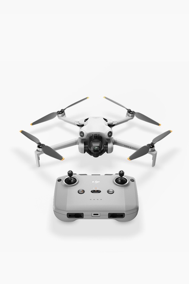 DJI Mini 4 Pro는 4K 60fps 동영상, 48MP 사진 촬영이 가능한 드론 카메라입니다. 전방위 장애물 감지, 3축 짐벌, HDR 비디오, 나이트 모드, 파노라마, 웨이포인트 비행 등 다양한 기능을 제공합니다. 접이식 디자인과 경량화 설계로 휴대성이 뛰어나며, 최대 34-45분 비행이 가능합니다. 최대 20km 전송 거리를 지원하며, 2GB 내장 메모리와 microSD 카드 슬롯을 갖추고 있습니다. 색상은 화이트, 그레이 두 가지입니다.
