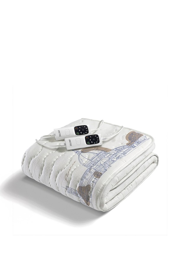 이메텍 이탈리아 전기요 프리미엄 더블 2인용 IMF-092 (피렌체)는 면 소재의 화이트 색상 무지 디자인으로, 얇고 가벼운 사용감을 선사합니다. 좌우 분리 난방, 자동 온도 조절, 타이머, 메모리 기능은 물론, 5중 구조 열선과 6단계 온도 조절로 섬세한 온도 관리가 가능합니다. LED 디스플레이, 미끄럼 방지, 에너지 절약 기능까지 갖춰 더욱 편리하고 안전하게 사용할 수 있습니다. EESS 안전 인증으로 안심하고 사용할 수 있으며, 자가 오류 진단, 과열/누전/전자파 차단, 저온화상 방지 기능으로 안전성을 높였습니다.
