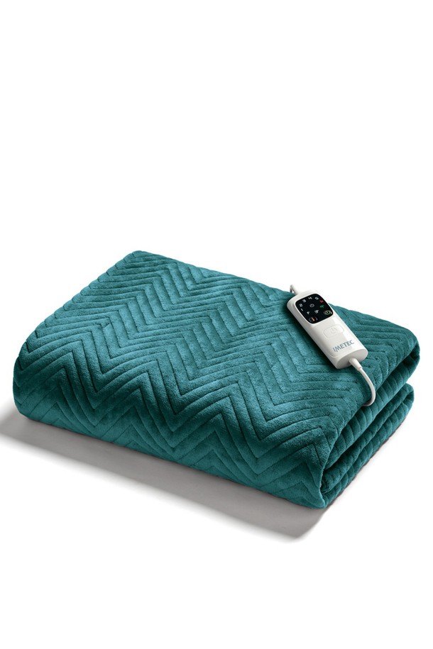 이탈리아 전기담요 전기이불 오버블랑켓 GOK-097 (그린)은 부드러운 폴리에스테르 소재의 얇은 두께로 제작되어 포근한 촉감을 선사합니다. 지그재그 패턴 디자인과 그린 컬러가 돋보이며, 실내 및 캠핑 어디에서든 활용 가능합니다. 6단계 온도 조절, 1/3/9시간 타이머, LED 디스플레이, 메모리 기능 등 다양한 편의 기능을 갖추었습니다. 안전을 위해 과열방지, 누전방지, 자동 전원 차단, 저온화상 방지 기능을 제공하며, 전자파 안전 인증을 받아 안심하고 사용할 수 있습니다. 공기순환 구조로 쾌적함을 더한 전기담요입니다.
