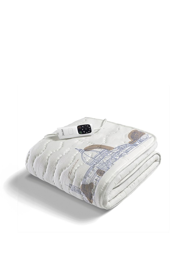 이메텍 이탈리아 전기요 프리미엄 더블 2인용 IMV-090 (베니스)는 순면 소재로 제작되어 부드러운 촉감을 제공합니다. 좌우분리난방, 자동온도조절, 타이머, 메모리 등 다양한 기능을 갖춰 편리하게 사용할 수 있습니다. 6단계 온도 조절, 6-9-12시간 타이머, LED 디스플레이, 미끄럼 방지 기능으로 안전하고 쾌적한 사용 환경을 제공합니다. 5중 구조 열선, 2.5mm 열선 두께, 에너지 절약형 디자인으로 효율적인 난방이 가능하며, EESS 안전시스템, 과열차단, 누전차단, 전자파차단 기능으로 안심하고 사용할 수 있습니다. 베니스 색상의 얇은 디자인은 침구와 조화롭게 어울립니다.
