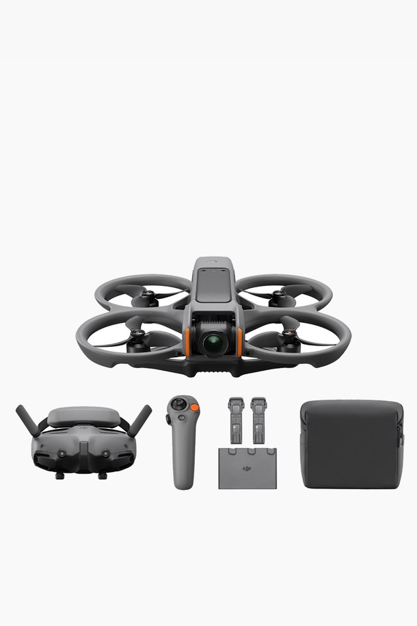DJI 아바타 2 플라이 모어 콤보 (배터리 3개)는 4K 영상 촬영, FPV 비행, 자동 귀환, 장애물 감지, 영상 안정화 기능을 제공하는 드론입니다. 1/1.3인치 CMOS 카메라 센서와 12MP 해상도로 선명한 영상을 촬영하며, 최대 비행 시간 23분, 최대 비행 거리 13km, 최대 비행 속도 27m/s를 지원합니다. 드론 본체, 배터리 3개, 조종기, 고글로 구성되어 있으며, 내장 프로펠러 보호대, 시각 위치 시스템, 와이파이 파일 전송 등의 부가 기능을 갖추었습니다. 프로펠러 가드 내장, 터틀 모드, 비상 제동, 원푸시 아크로바틱과 같은 특수 기능을 통해 안전하고 다채로운 비행 경험을 선사합니다. 항공 촬영, 레이싱, 취미 등 다양한 용도로 활용 가능합니다.

