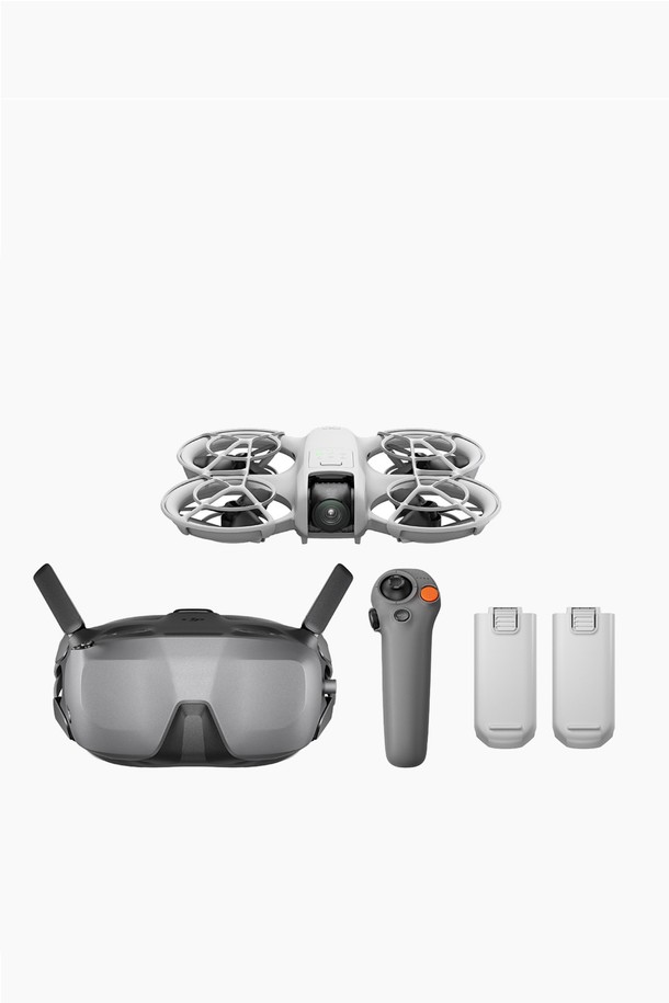 DJI Neo 모션 플라이모어 콤보는 손바닥 제어, Wi-Fi 연결, 음성 제어, 피사체 추적, 안정화 시스템을 갖춘 드론입니다. 1/2인치 센서, 4K 30fps 및 1080p 60/50/30fps 해상도, 117.6도 화각, f/2.8 조리개를 지원하는 카메라로 선명한 영상을 촬영할 수 있습니다. 최대 18분 비행, 2000m 비행고도, 8m/s 풍속 저항, -10~40°C 작동 온도 범위를 제공합니다. 기체, 조종기, 배터리 3개, 충전 허브, 프로펠러 가드, 고글을 포함하며, 브이로그, 레저, 여행, 실내외 촬영에 적합합니다. 22GB 내장 메모리, 무선 사운드 레코딩, 8가지 인텔리전트 촬영 모드를 지원하여 더욱 다채로운 촬영 경험을 선사합니다.
