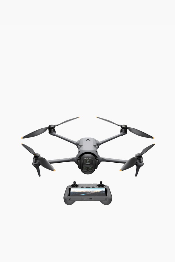 DJI Mavic 4 Pro (DJI 매빅 4 프로)는 항공 촬영, 전문가용, 취미용으로 적합한 드론 카메라입니다. 100MP Hasselblad 메인 카메라, 48MP 중망원 카메라, 50MP 망원 카메라를 탑재하여 뛰어난 화질을 제공하며, 6K/60fps 촬영 및 HDR, 슬로우모션 기능을 지원합니다. 최대 51분 비행, 41km 비행 거리, 90km/h 속도로 비행 가능하며, 옴니디렉셔널 장애물 감지, 자동 귀환, 나이트 비전 등 다양한 기능을 갖추었습니다. 접이식 디자인으로 휴대성을 높였고, 3축 짐벌과 WiFi 6를 지원합니다. 그레이 색상으로 출시되었습니다.
