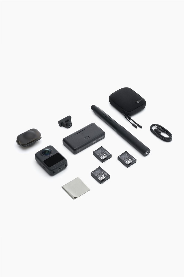DJI Osmo 360 어드벤쳐 콤보는 액션, 스포츠, 여행, 수중 촬영에 최적화된 액션캠입니다. 360도 촬영, 8K 파노라마, RockSteady 3.0 안정화, HorizonSteady 기능을 통해 흔들림 없는 고품질 영상을 제공합니다. IP68 방수 등급으로 물속에서도 자유롭게 촬영 가능하며, 128GB 내장 메모리에 최대 1TB까지 확장 가능하여 넉넉한 저장 공간을 제공합니다. WiFi 6.0, 블루투스, USB 3.1 연결을 지원하며, 듀얼 센서, 터치스크린, 4개 마이크, 스테레오 오디오 등 다양한 특징을 갖추고 있습니다. 8K 30fps로 최대 100분, 6K 24fps로 최대 190분까지 촬영 가능한 배터리 성능을 제공합니다.

