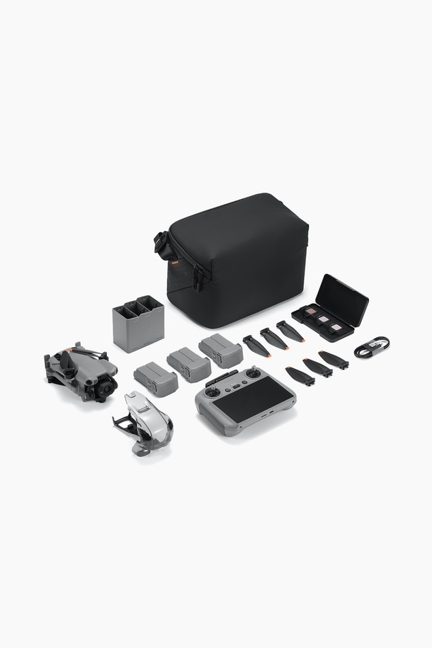 DJI Mini 5 Pro 플라이 모어 콤보 (DJI RC2) (GL)는 항공 촬영, 영상 촬영, 취미 활동에 적합한 드론입니다. 16mm (1인치) CMOS 센서와 50MP, 1.8 조리개 카메라를 통해 고품질의 HDR 비디오 촬영이 가능하며, 84° 시야각으로 넓은 장면을 담을 수 있습니다. 최대 36-52분 비행 시간, 21-32km 비행 거리, 6000m 최대 비행 고도를 자랑하며 전방향 장애물 감지, 야간 자동복귀 기능, 그리고 QuickTransfer, MasterShot, 파노라마 등 다양한 기능을 지원합니다. 접이식 디자인과 경량화 설계를 통해 휴대성을 높였으며, 3축 짐벌 안정화 시스템으로 흔들림 없는 영상을 제공합니다. 플라스틱과 금속 소재의 그레이 색상 드론입니다.
